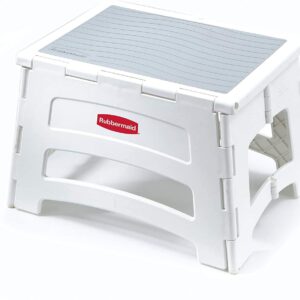 Rubbermaid RM-PL1W Folding 1-Step Plastic Step Stool, Lightweight & Anti-Slip, 300 lb Capacity, White